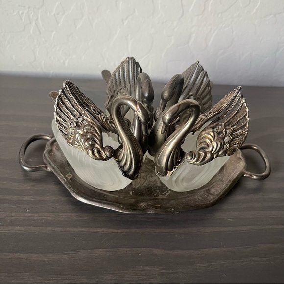 Plated Silver/ Frosted Winged Swans - Picture 1 of 6